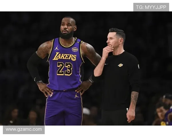 詹姆斯连续七场得分30+，领导湖人队取得连胜。