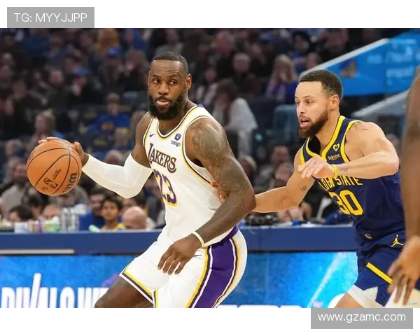 勇士队新赛季备战全面升级 詹姆斯和库里共话联盟未来发展趋势