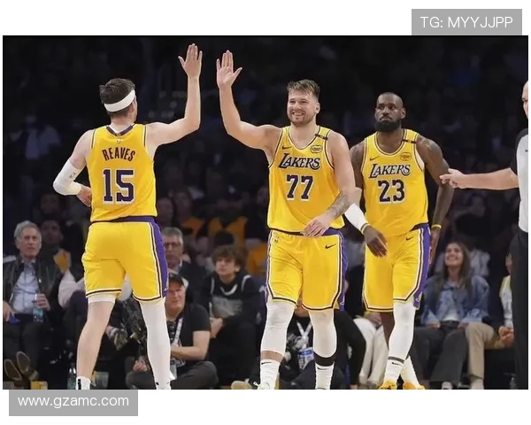 詹姆斯领衔湖人强势反弹西部格局因关键胜利再生变数季后赛前景明 詹姆斯领衔湖人强势反弹西部格局因关键胜利再生变数季后赛前景明